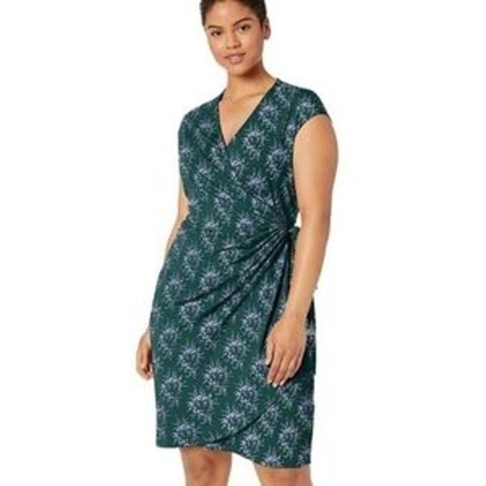 Lark & Ro Green Floral Sleeveless Wrap Dress